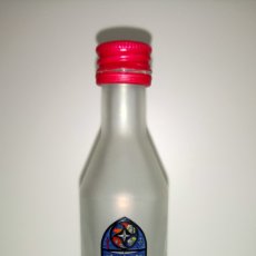 Botellas antiguas: BOTELLIN DE WODKA KROLEWSKA.. Lote 235251465