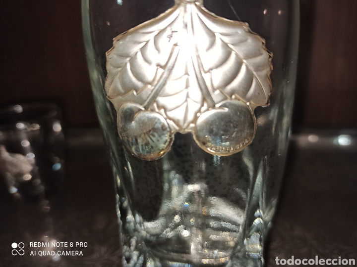 Botellas antiguas: Botella licor y vasos con relieves en plata - Foto 7