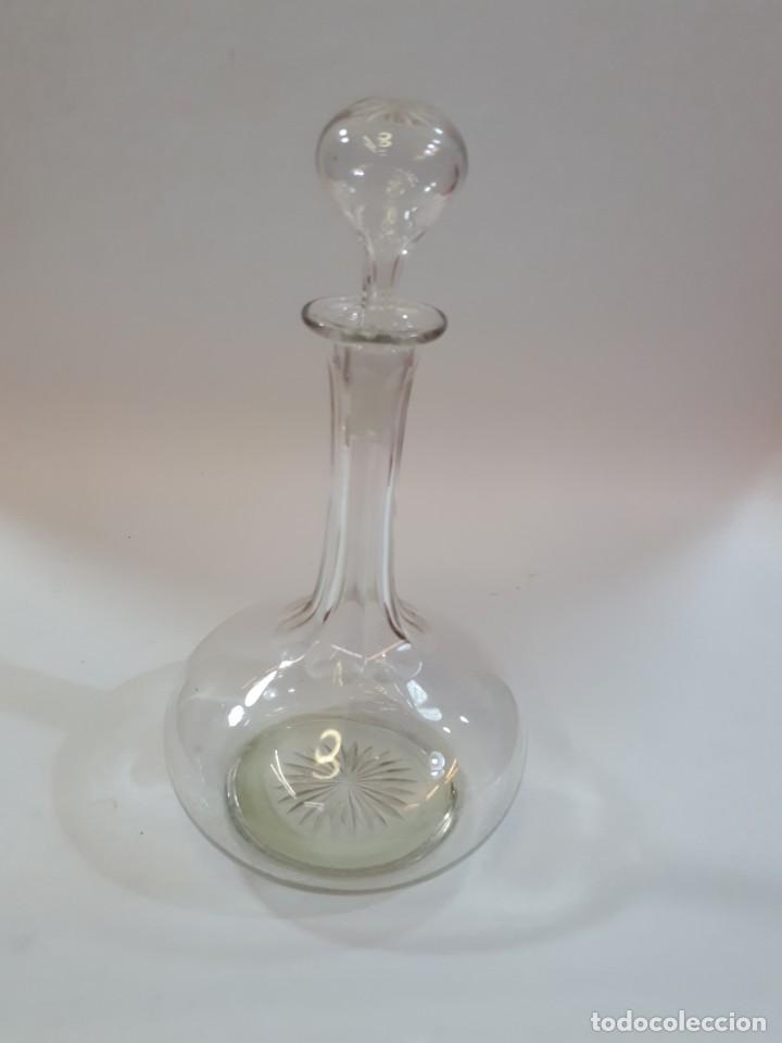 Botellas antiguas: Licorera. Botella cristal tallado. - Foto 1