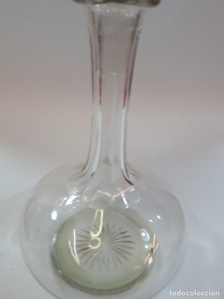 Botellas antiguas: Licorera. Botella cristal tallado. - Foto 3