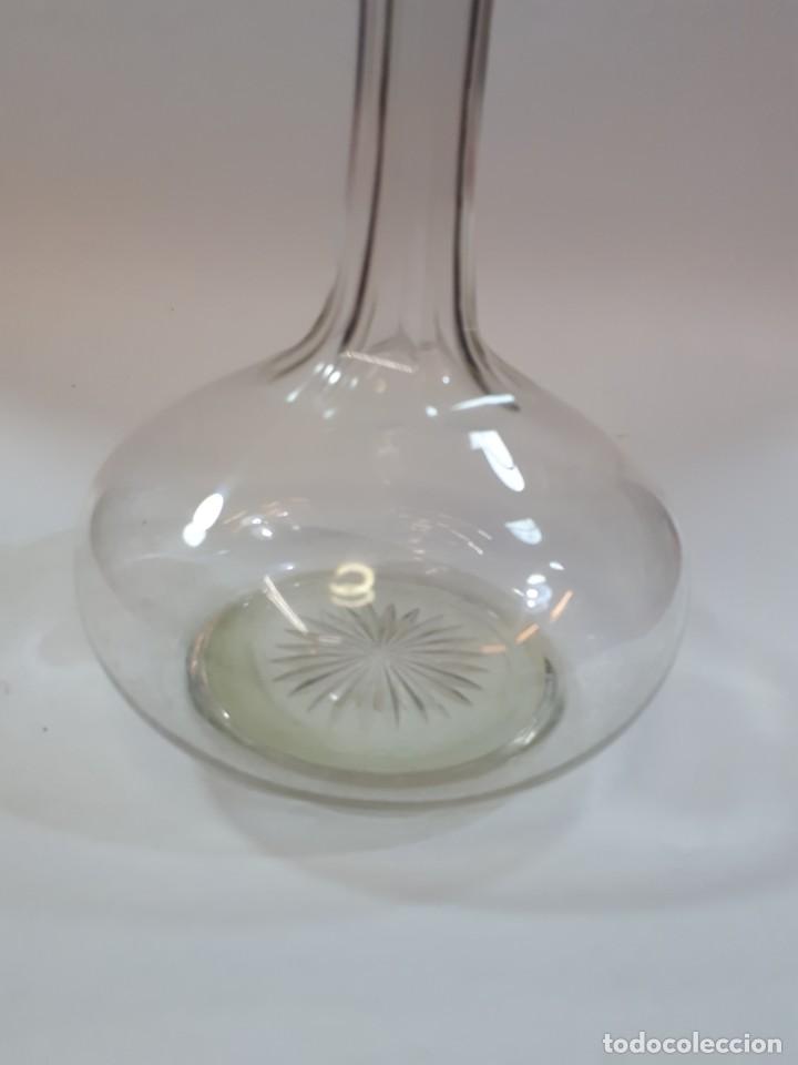 Botellas antiguas: Licorera. Botella cristal tallado. - Foto 4