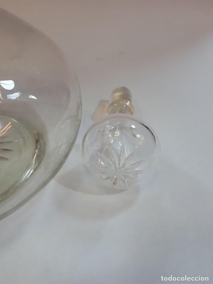 Botellas antiguas: Licorera. Botella cristal tallado. - Foto 5