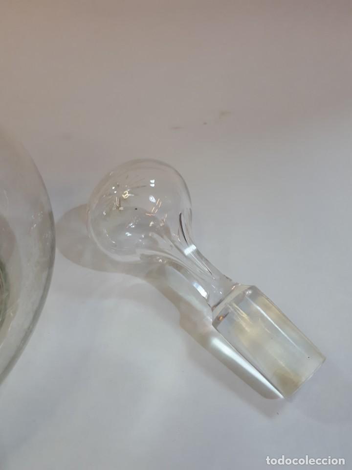 Botellas antiguas: Licorera. Botella cristal tallado. - Foto 6