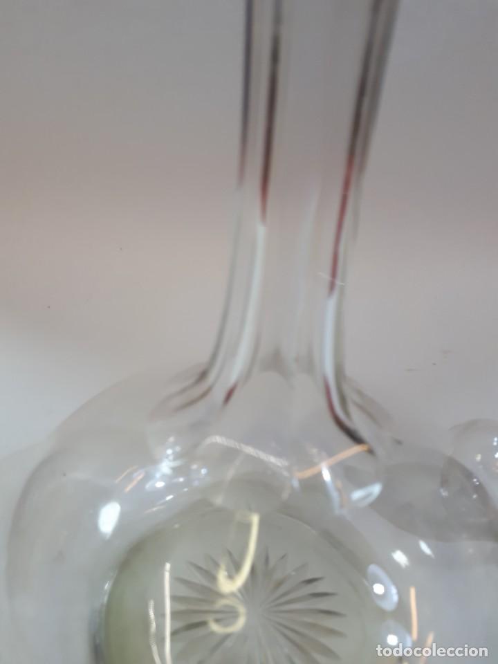 Botellas antiguas: Licorera. Botella cristal tallado. - Foto 9