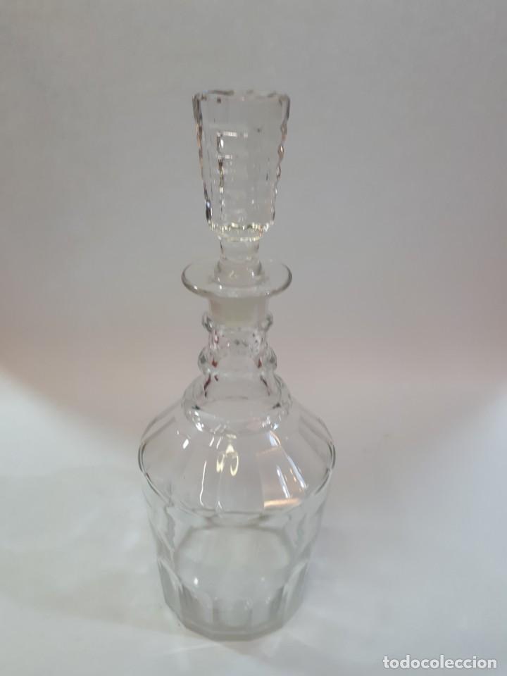 Botellas antiguas: Licorera, botella cristal tallado. - Foto 1