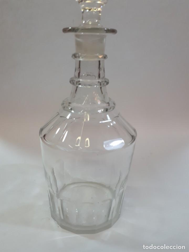 Botellas antiguas: Licorera, botella cristal tallado. - Foto 2