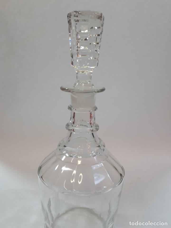Botellas antiguas: Licorera, botella cristal tallado. - Foto 3