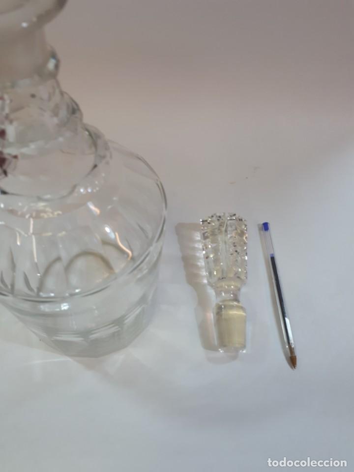 Botellas antiguas: Licorera, botella cristal tallado. - Foto 17