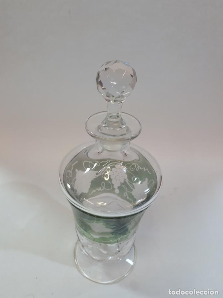 Botellas antiguas: Licorera, botella cristal tallado. - Foto 3