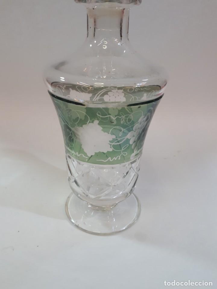 Botellas antiguas: Licorera, botella cristal tallado. - Foto 4