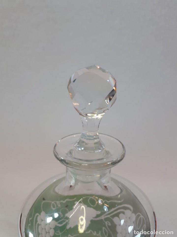 Botellas antiguas: Licorera, botella cristal tallado. - Foto 10