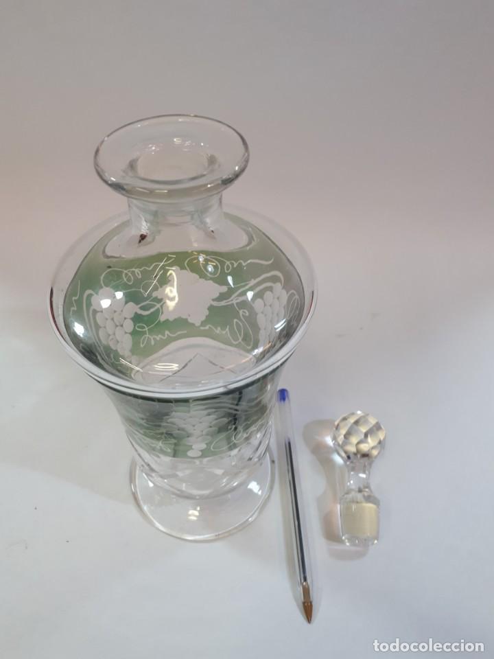 Botellas antiguas: Licorera, botella cristal tallado. - Foto 12