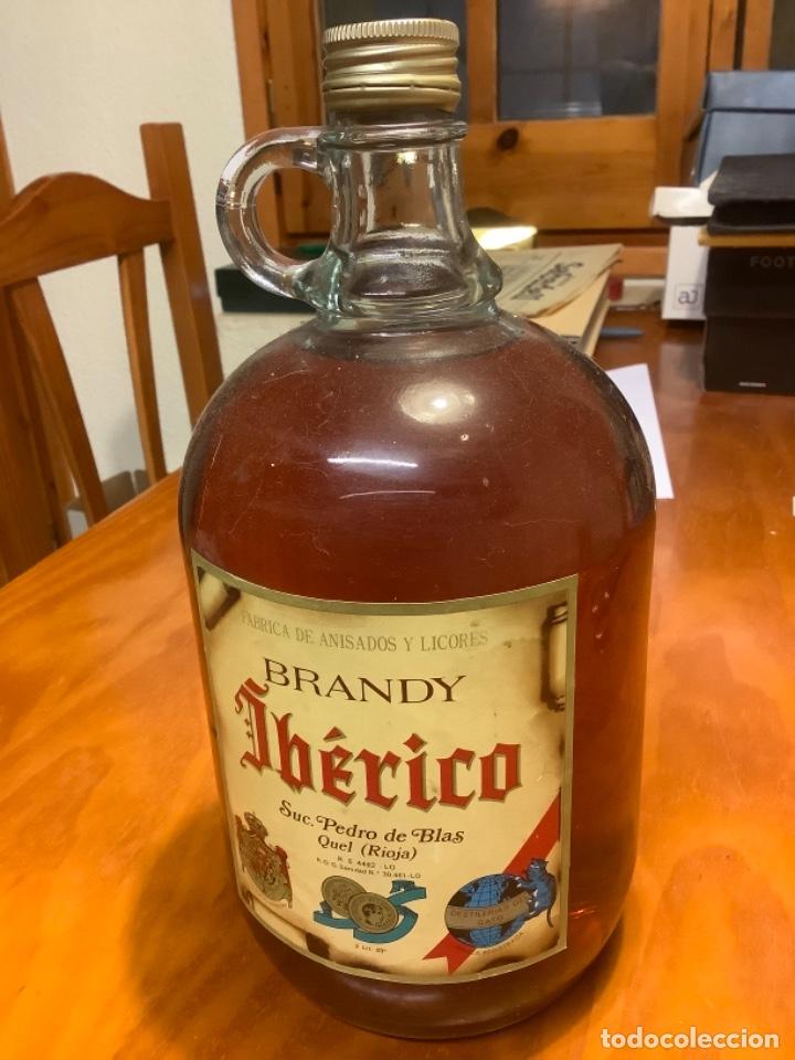 Botellas antiguas: BOTELLA BRANDY IBERICO DE 2 LITROS - Foto 1