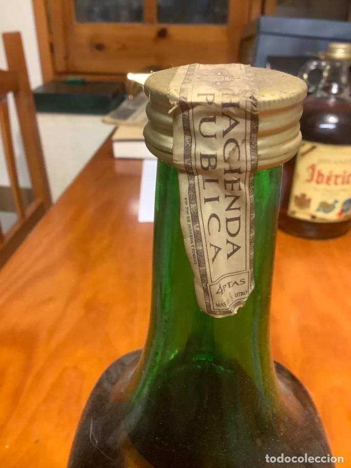 Botellas antiguas: BRANDY IBERICO BOTELLA DE 2 LITROS - Foto 2