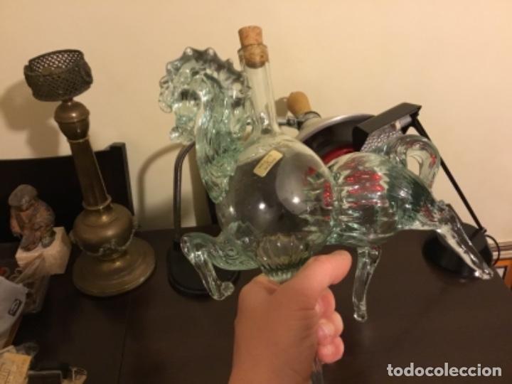 Botellas antiguas: Antigua botella caballo hecha a a mano - Foto 8