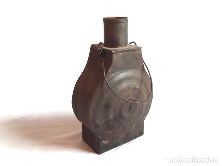 Botellas antiguas: Frasca o botella para l&iacute;quidos en hojadelata. - Foto 1