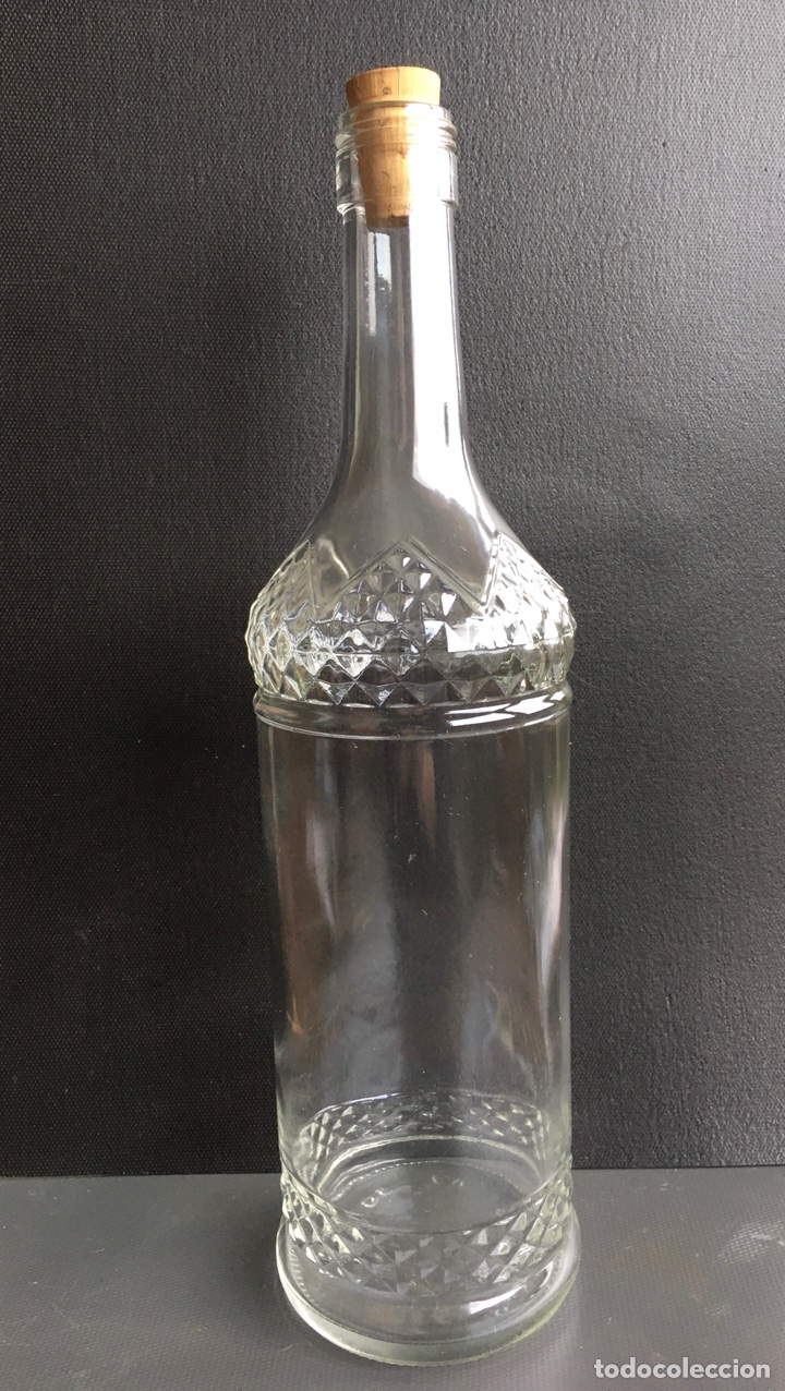 Botellas antiguas: Botella tallada - Foto 1
