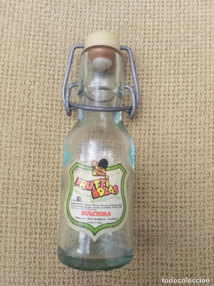 Botellas antiguas: Botella miniatura Frutti Bolas Dulciora - Foto 1