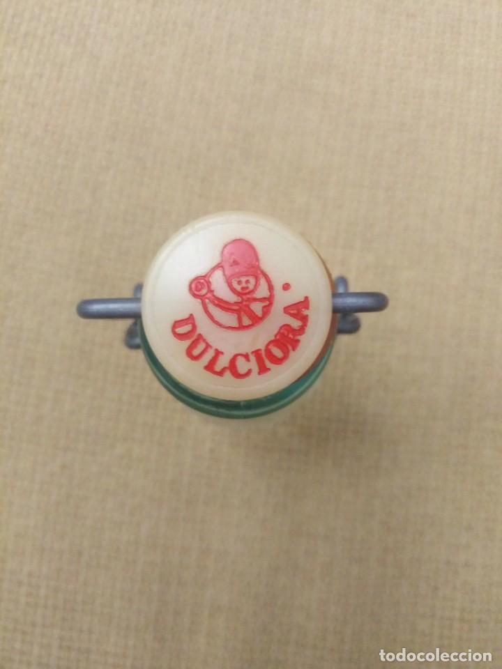 Botellas antiguas: Botella miniatura Frutti Bolas Dulciora - Foto 4