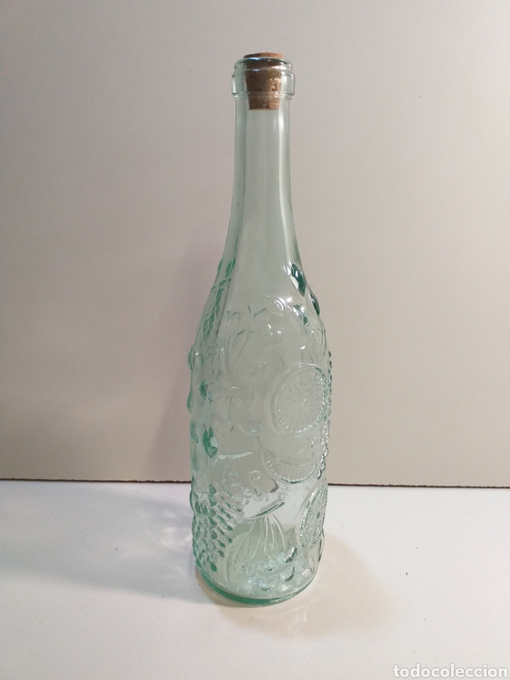 Botellas antiguas: Preciosa botella de vidrio - Foto 1