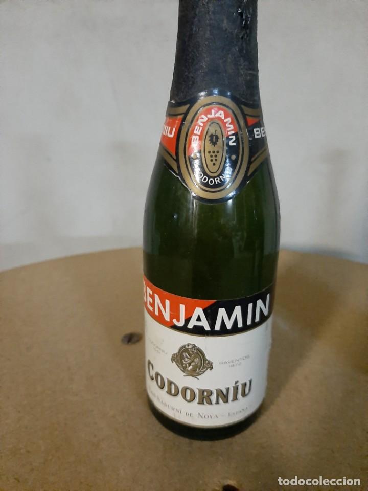 Botellas antiguas: 2 Botellas benjamin codorniu - Foto 2
