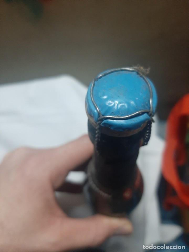 Botellas antiguas: 2 Botellas benjamin codorniu - Foto 3