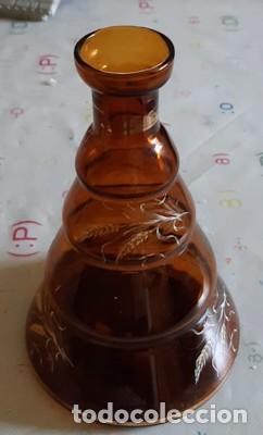 Botellas antiguas: ANTIGUA BOTELLA COLOR &Aacute;MBAR - Foto 2