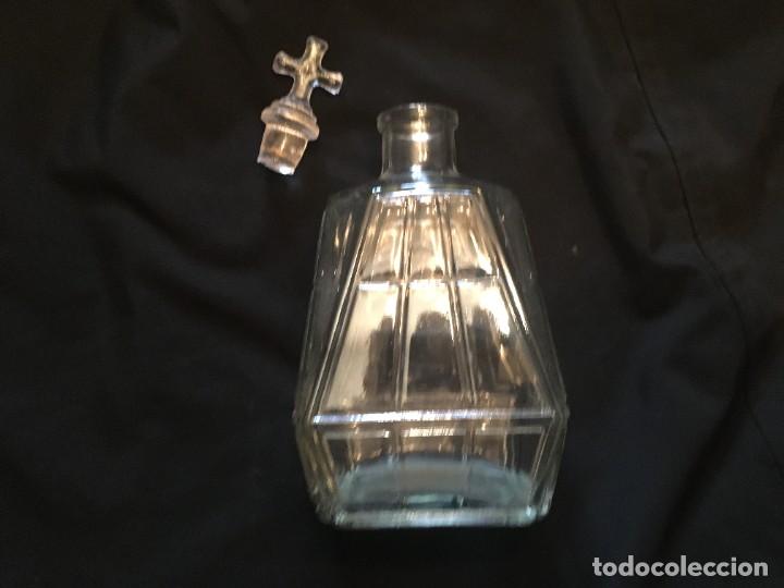 Botellas antiguas: botella con forma para licor - Foto 1
