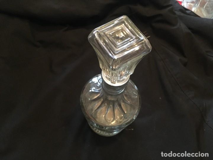 Botellas antiguas: botella con forma redonda para licor - Foto 2