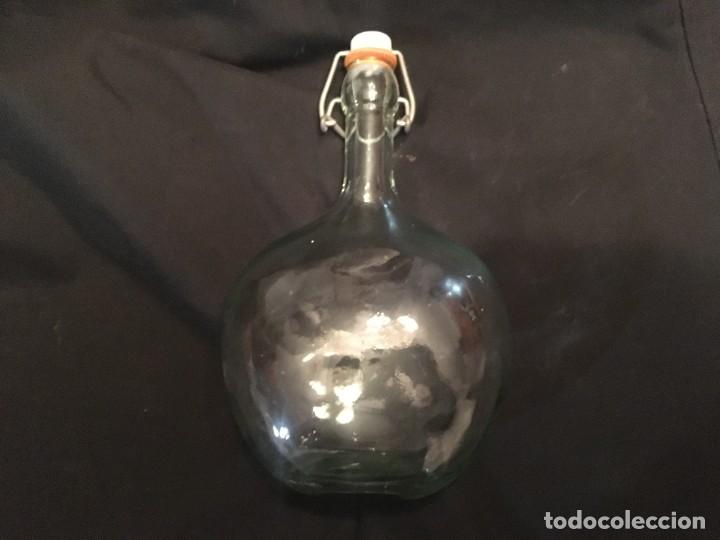 Botellas antiguas: botella con forma de cierre metal - Foto 1