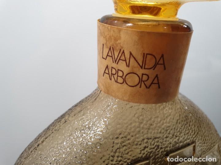 Botellas antiguas: Botella de Colonia Lavanda Arbora a medias. - Foto 2
