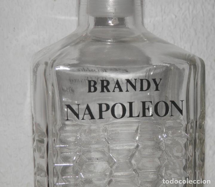 Botellas antiguas: BOTELLA VINTAGE DEL BRANDY NAPOLEON - Foto 2