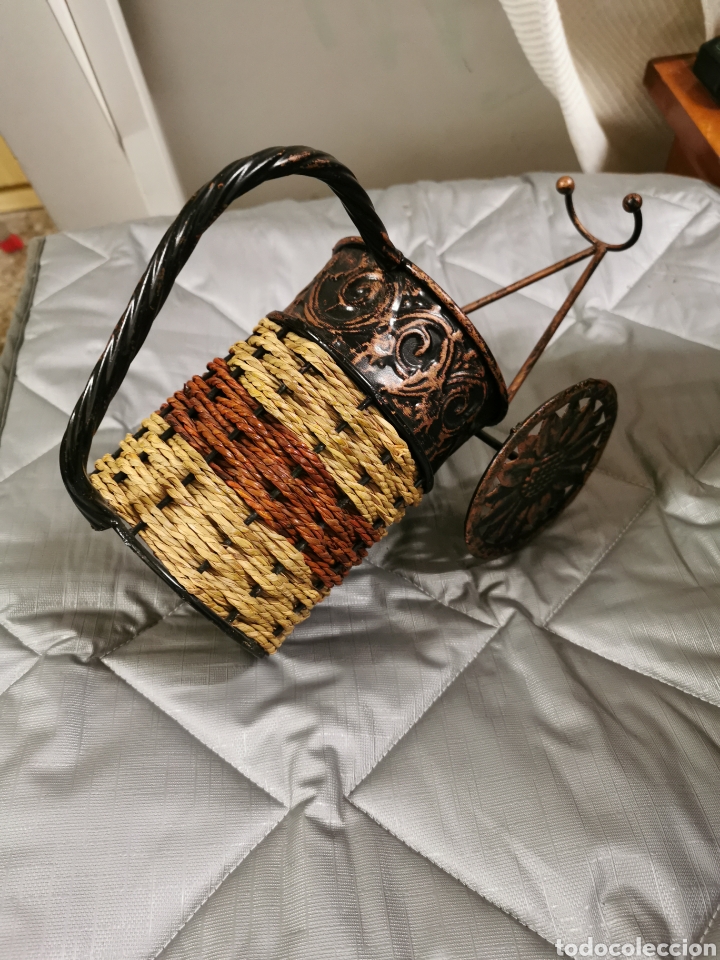 Bouteilles anciennes: BOTELLERO CON ASA EN METAL Y CA&Ntilde;A