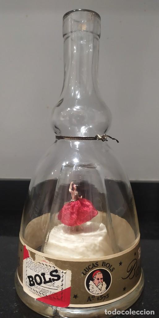 Botellas antiguas: Botella con bailarina - Foto 2