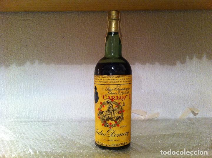 Garrafas antigas: BOTELLA DE CARLOS I, PEDRO DOMECQ, SOLERA ESPECIAL ESTILO FINE CHAMPAGNE 1950. SELLO 80 CÉNTIMOS