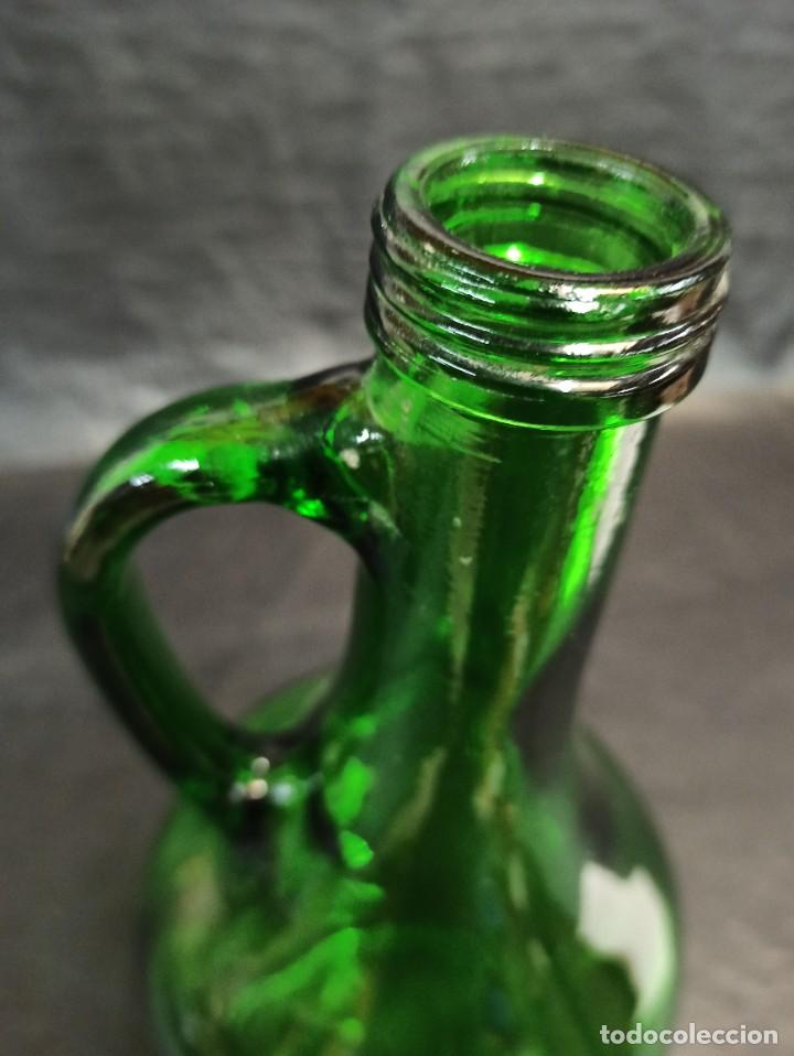 Botellas antiguas: Decorativa botella de cristal verde. PI - Foto 5