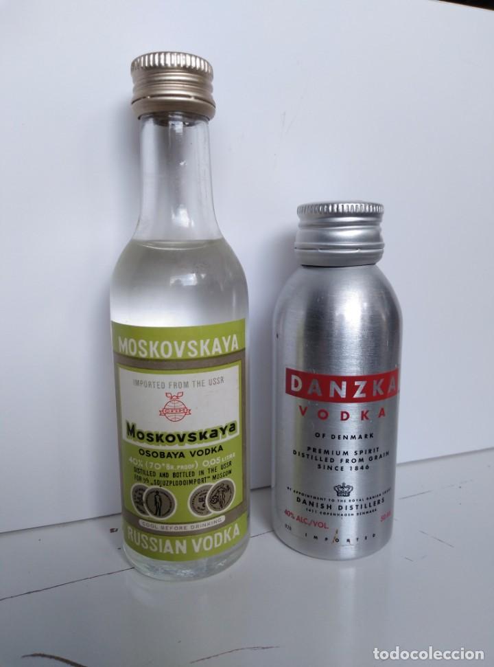 Botellas antiguas: LOTE 2 BOTELLAS MINIATURA DE VODKA - Foto 1