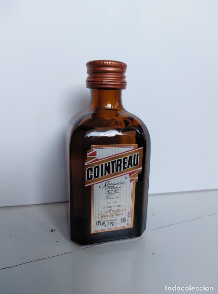 Botellas antiguas: BOTELLA MINIATURA DE COINTREAU - Foto 1