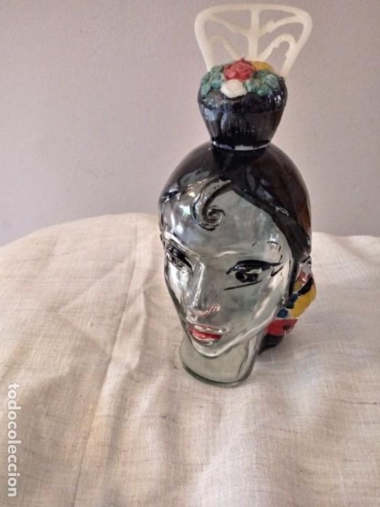 Botellas antiguas: Botella con forma de cabeza de mujer gitana - Foto 2