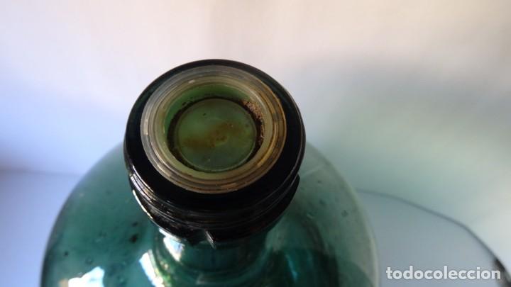Botellas antiguas: BOTELLA DAMAJUANA CON TAPE A ROSCA - Foto 3