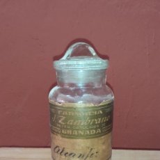 Botellas antiguas: FRASCO DE FARMACIA ALCANFOR // CON CONTENIDO. Lote 274613703