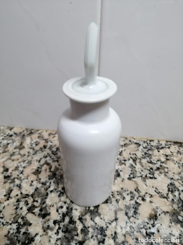 Botellas antiguas: ANTIGUA BOTELLA OPALINA BLANCA - Foto 2