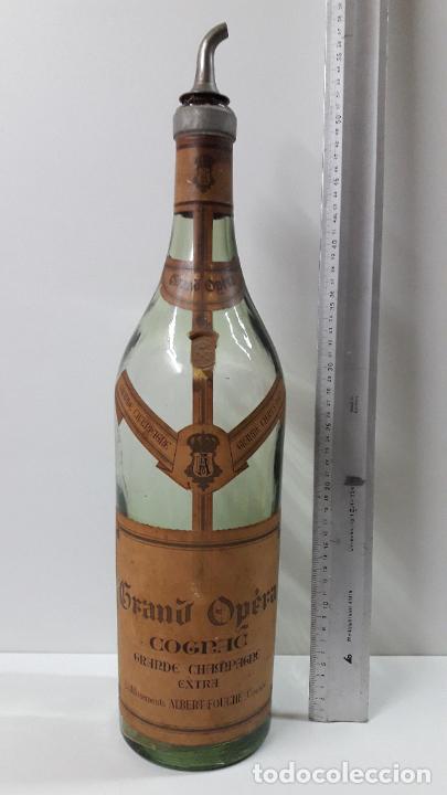 ANTIGUA Y GRAN BOTELLA CON DOSIFICADOR DE COÑAC COGNAC - GRANDE CHAMPAGNE - GRAN OPERA . ALTO 55 CM (Coleccionismo - Botellas y Bebidas - Botellas Antiguas)