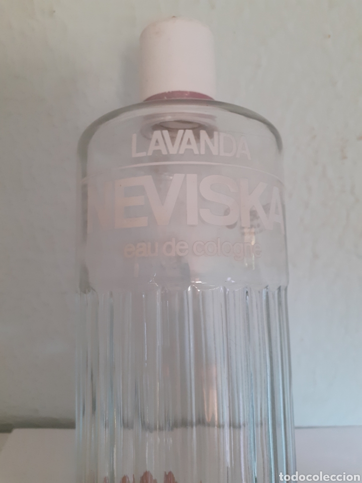 Botellas antiguas: Botella lavanda neviska eau de cologne - Foto 2