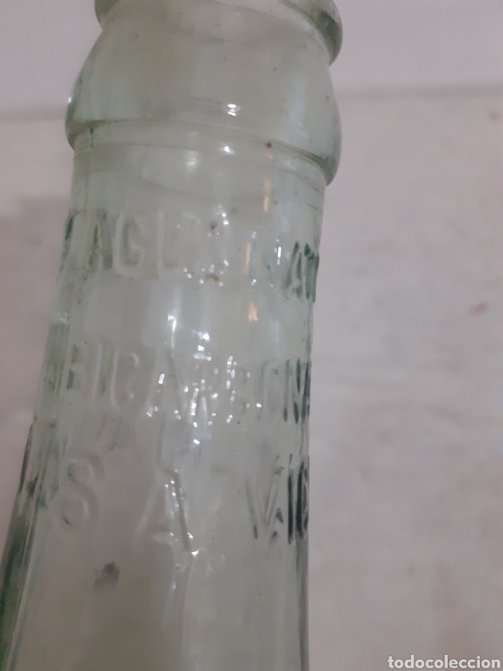 Botellas antiguas: Botella vichy catalan letras en relieve - Foto 3