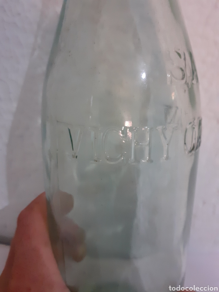 Botellas antiguas: Botella vichy catalan letras en relieve - Foto 1