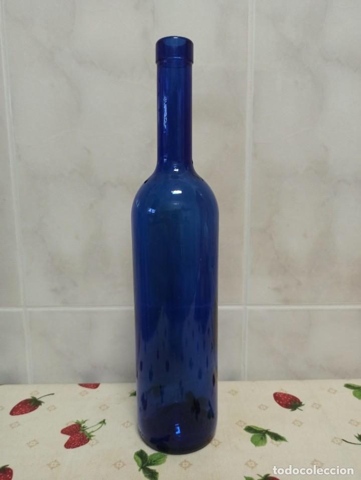 Botellas antiguas: Botella vino azul - Foto 1