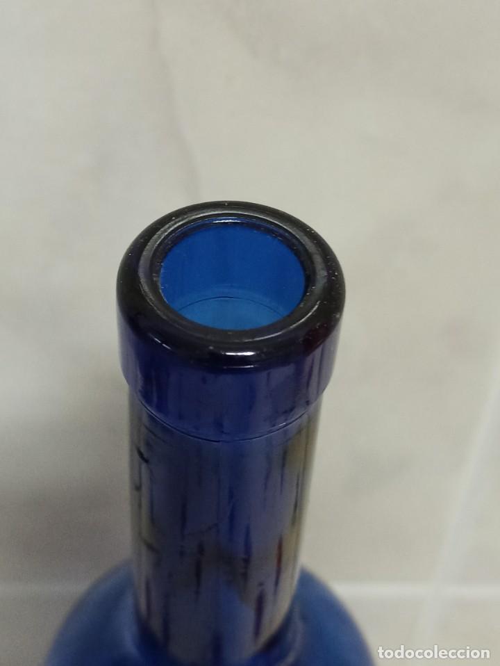 Botellas antiguas: Botella vino azul - Foto 2
