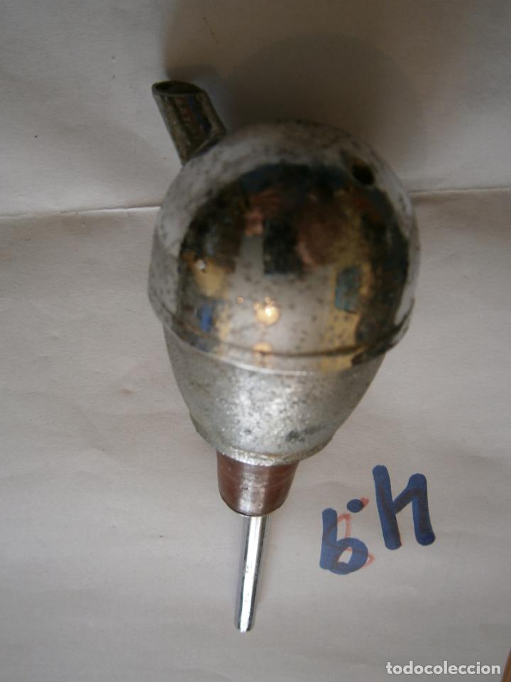 Botellas antiguas: ANTIGUO DOSIFICADOR DE BOTELLA - Foto 2