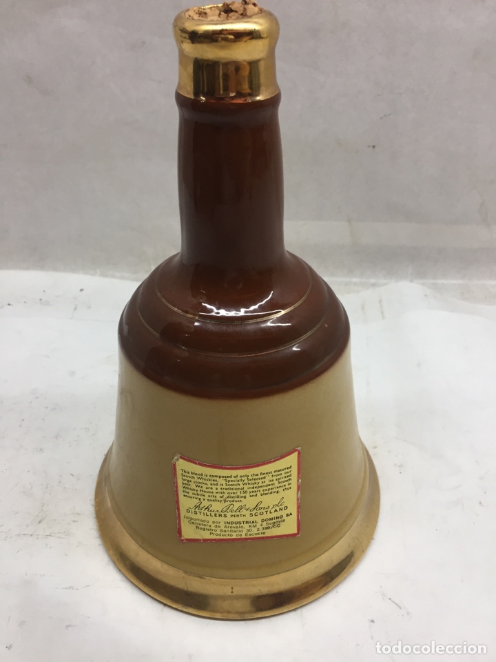 Botellas antiguas: Botella Bells, vac&iacute;a - Foto 4
